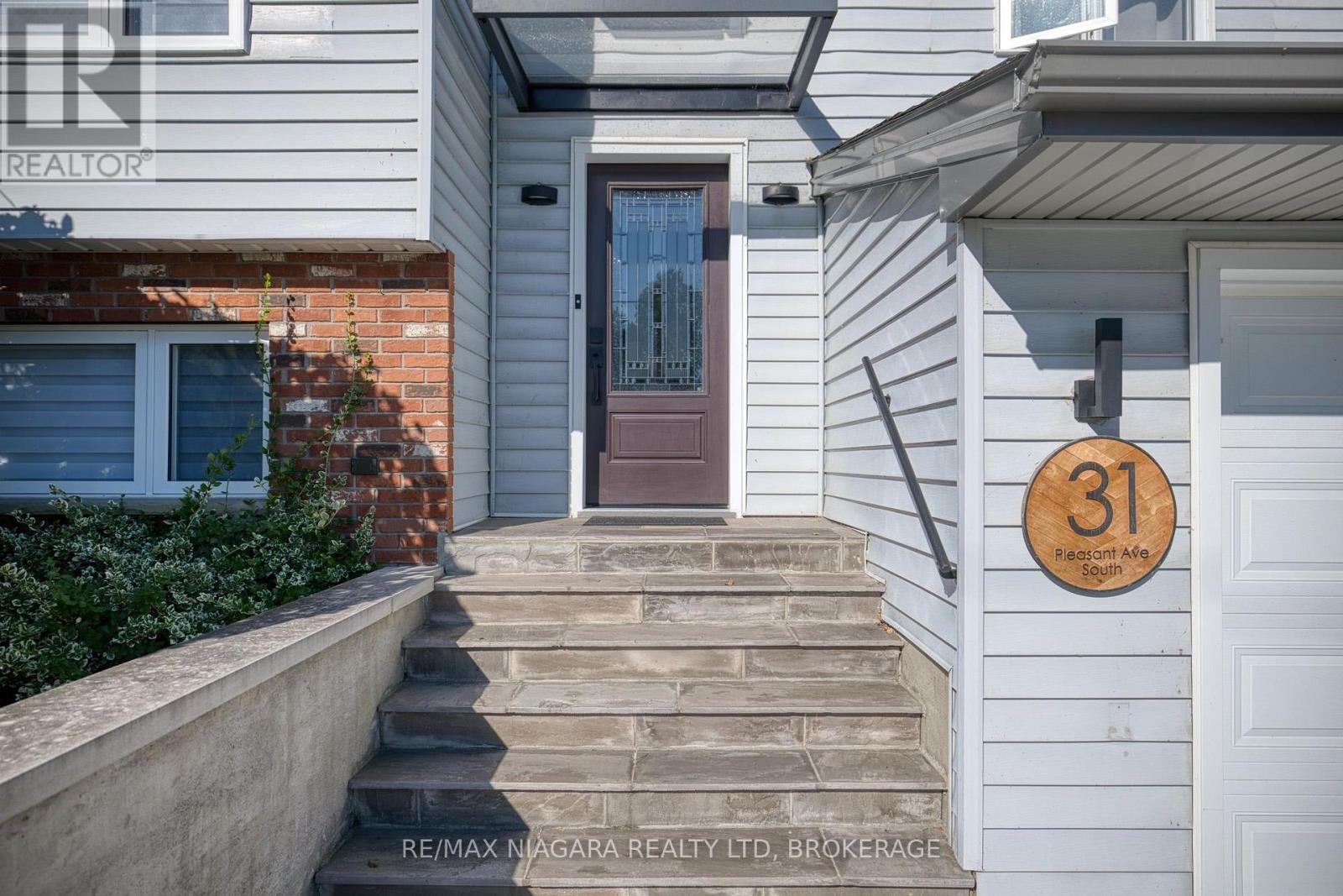 31 PLEASANT AVENUE S