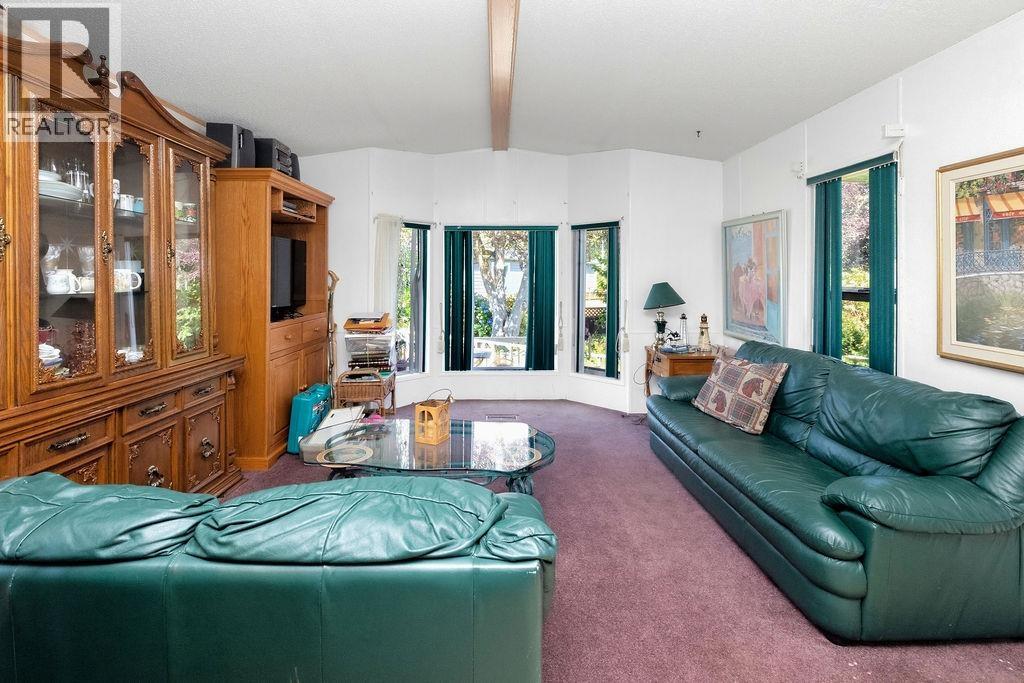 7 1413 SUNSHINE COAST HIGHWAY