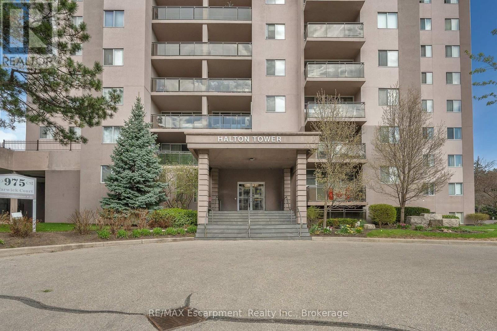 310 - 975 WARWICK COURT