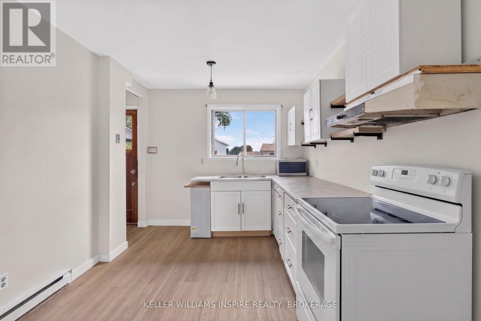 776 GROUSE CRESCENT