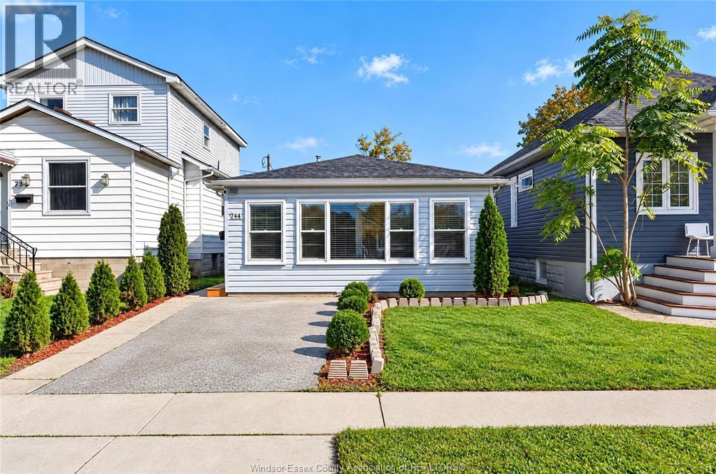 744 MCKAY AVENUE AVE, WINDSOR, ON N9B 2A1 - Image 3698126094.jpeg?d=l