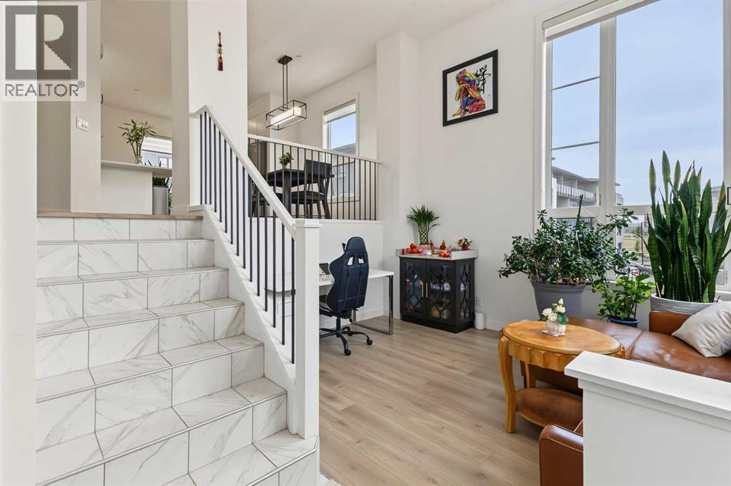 244 Livingston Common NE