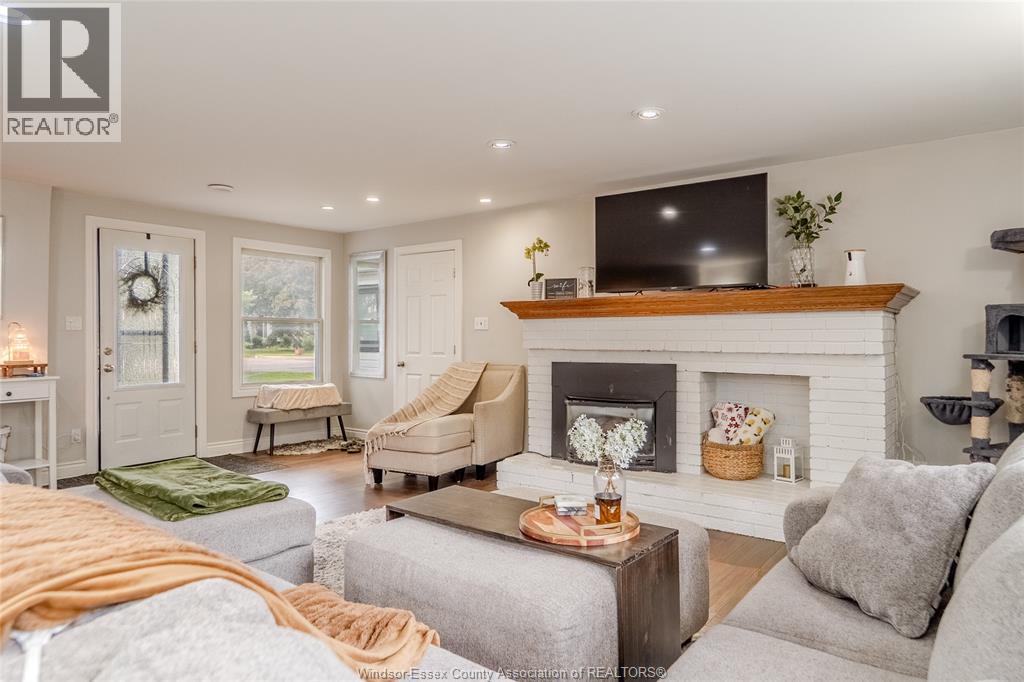805 Roselawn DRIVE