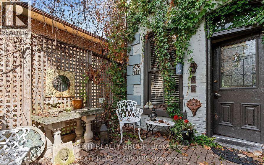 11 ISABEL STREET - Photo 4