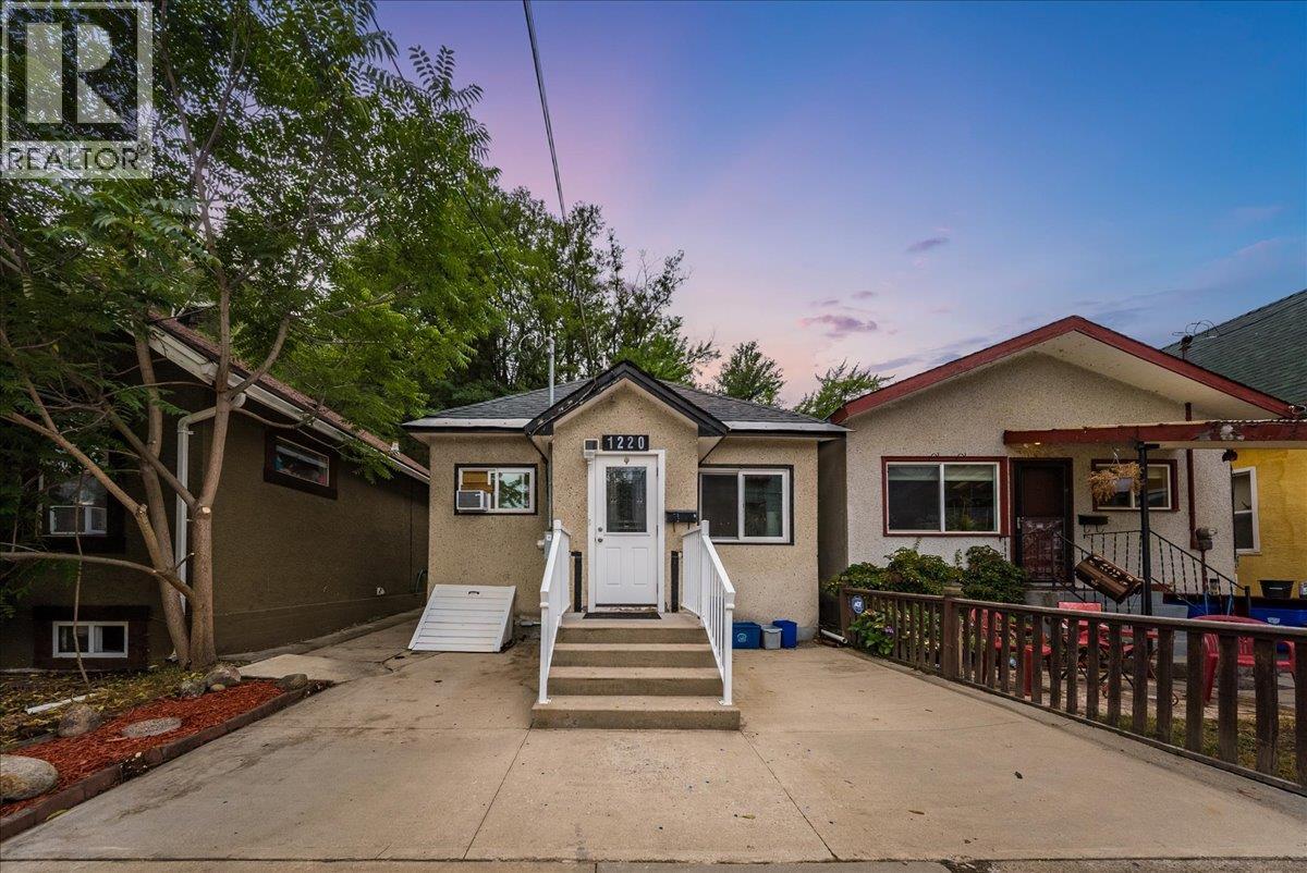 1220 Tamarac Avenue