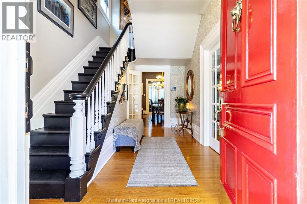 335 Wellington STREET West