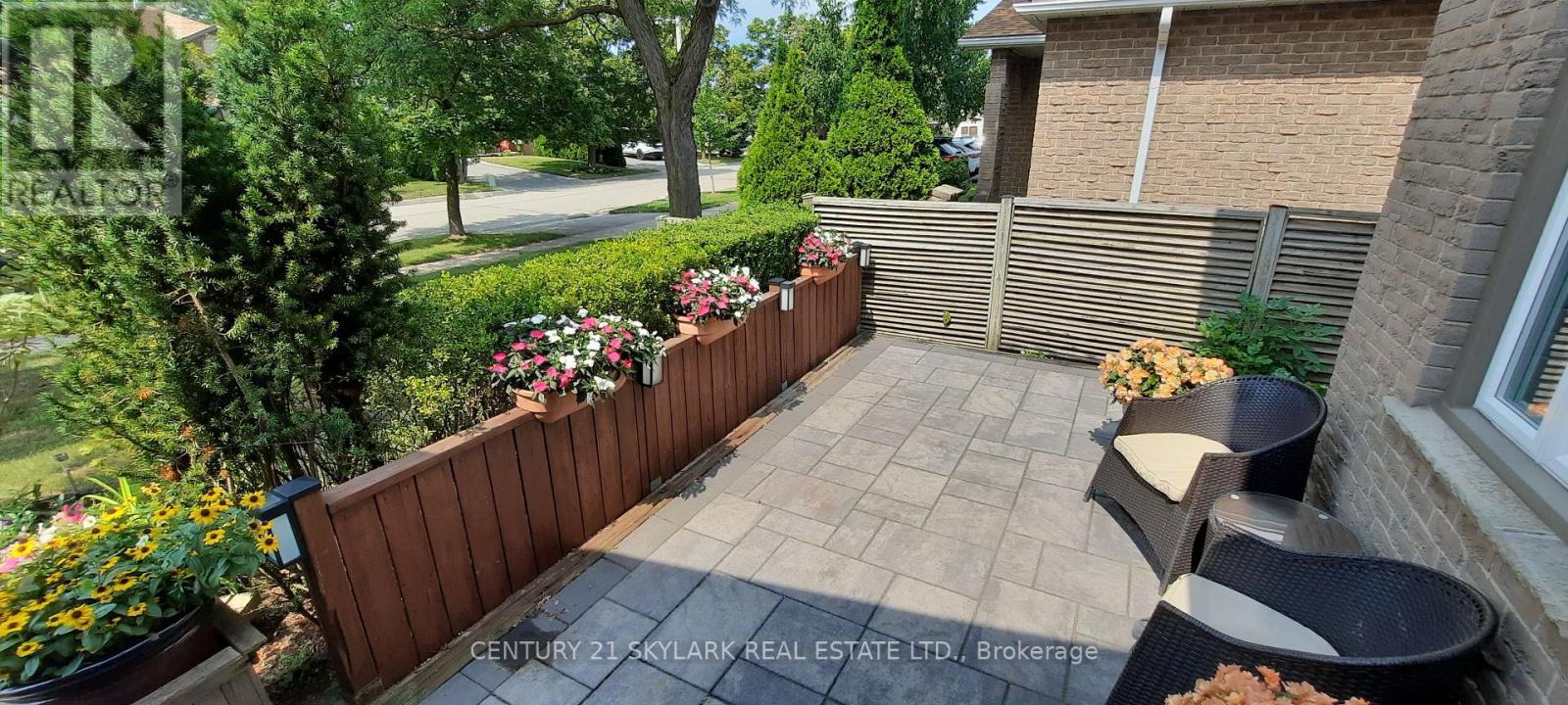 574 SUNNYVALE CRESCENT