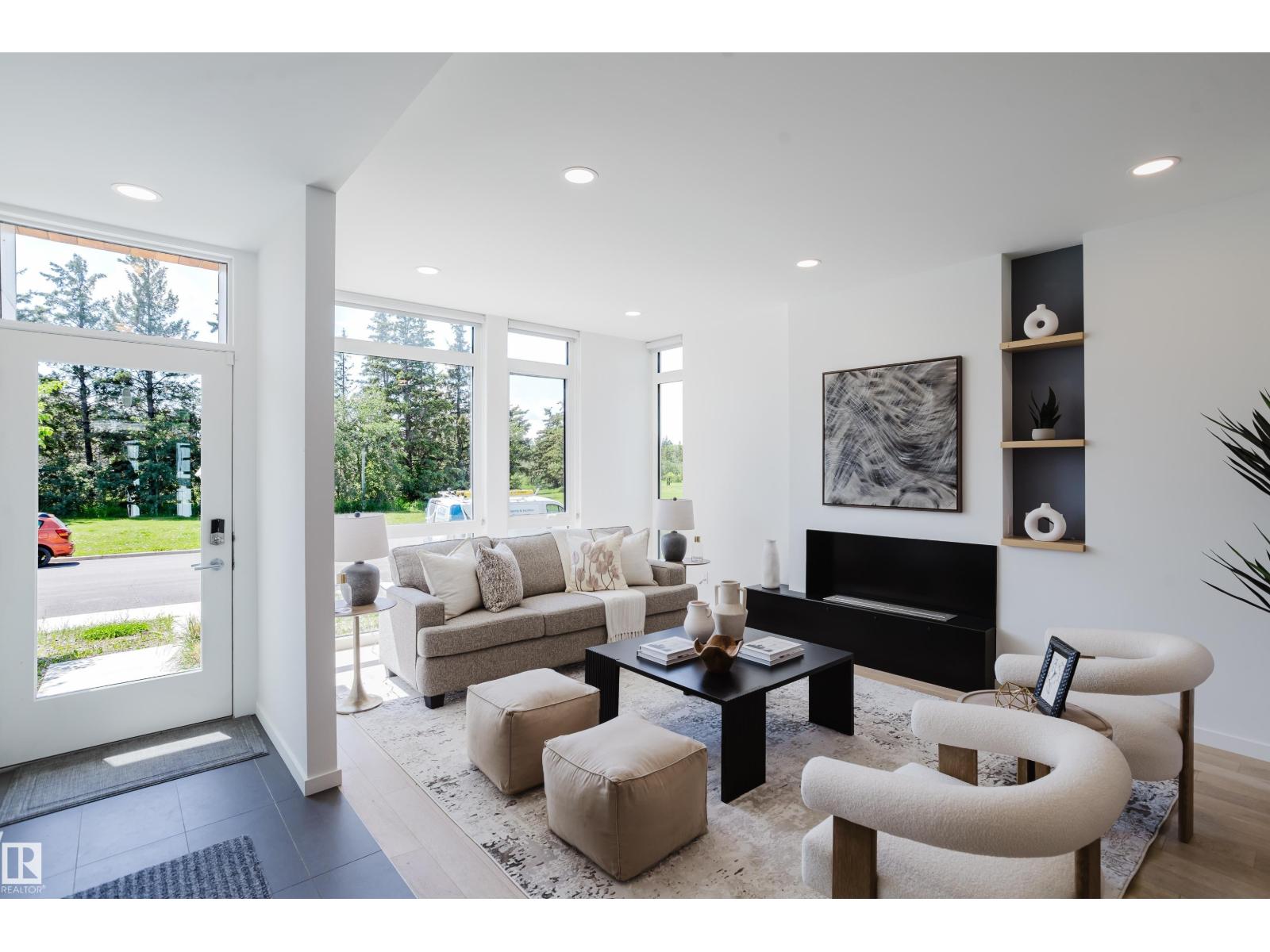 7405 89 ST NW