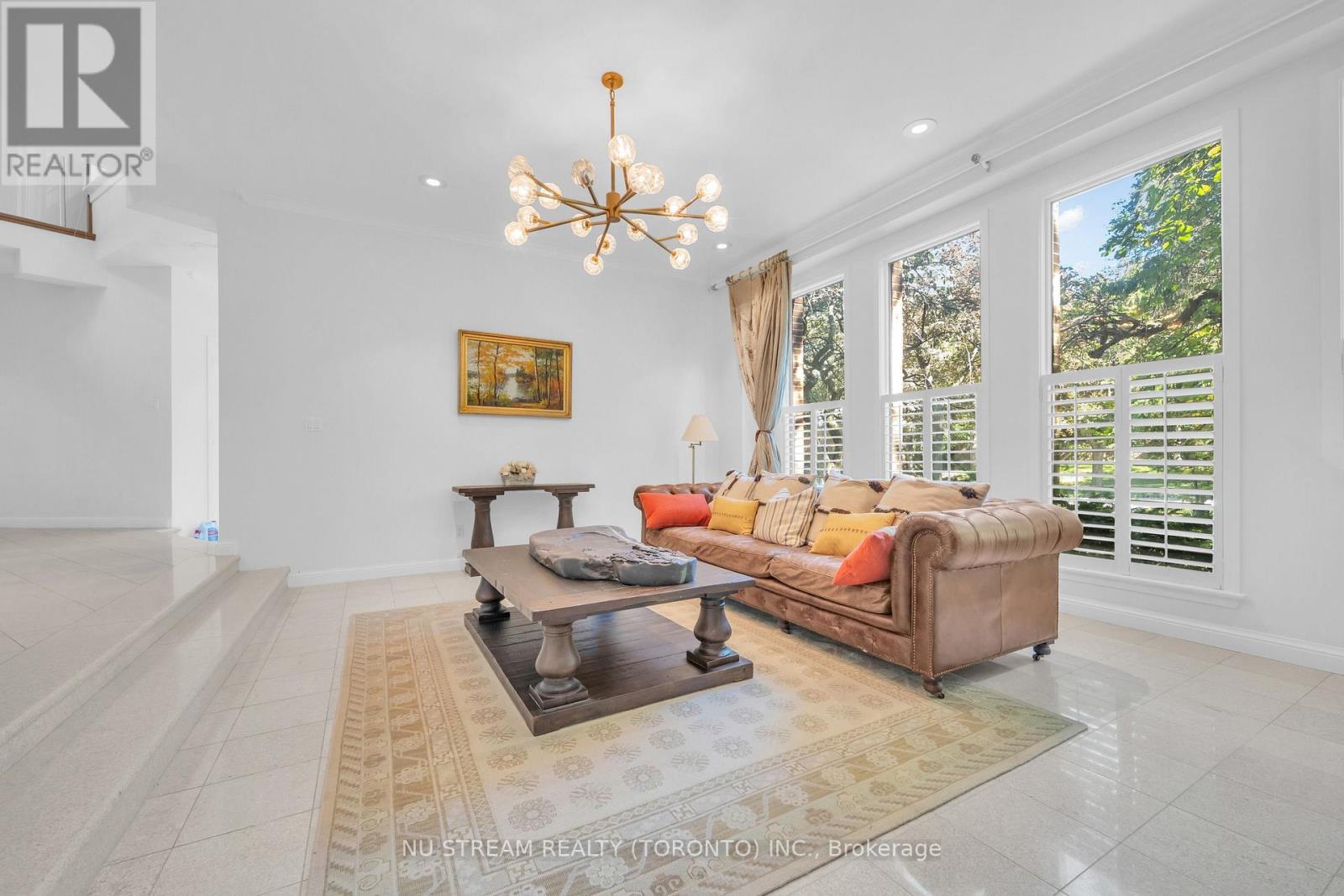 35 PENWOOD CRESCENT