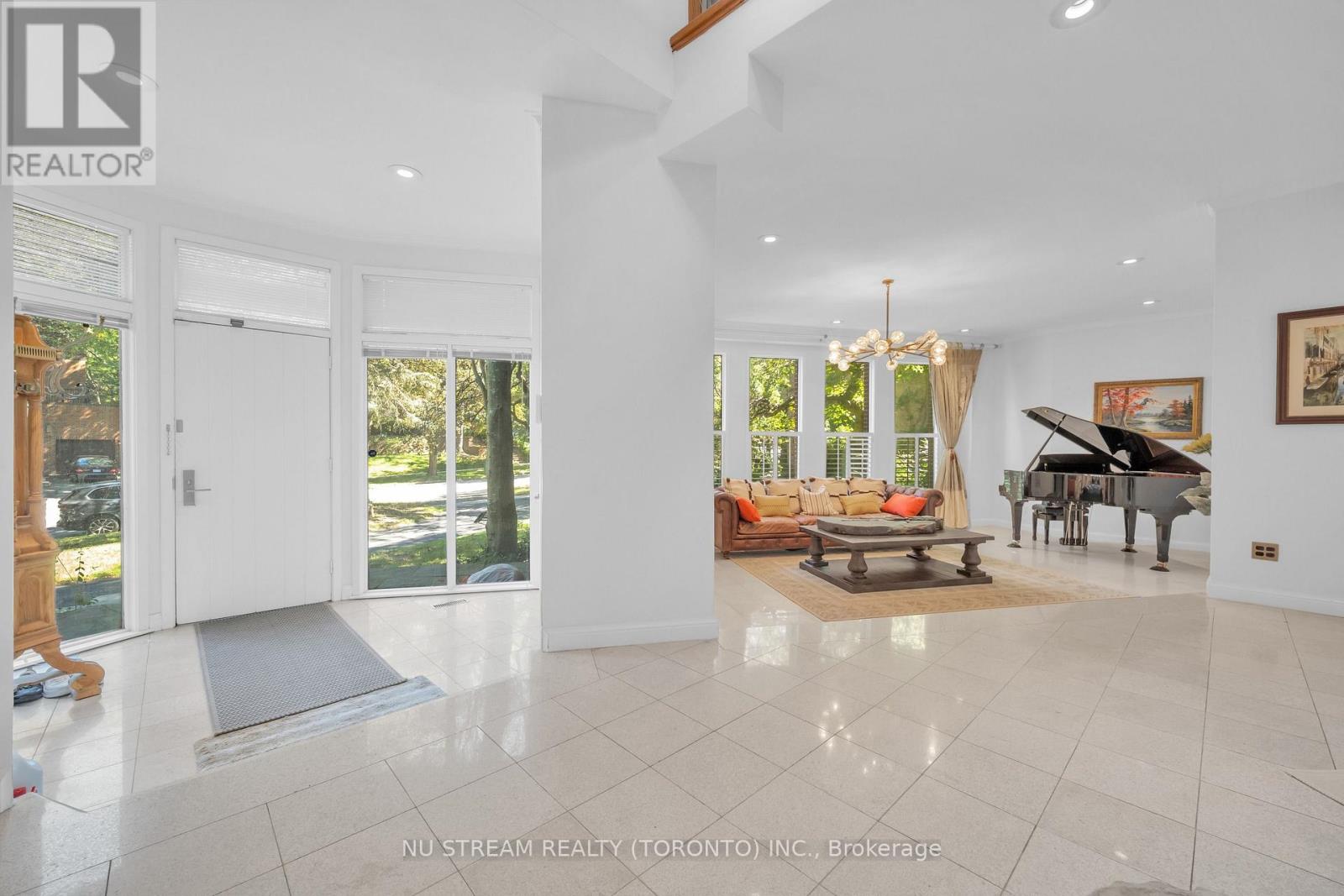 35 PENWOOD CRESCENT