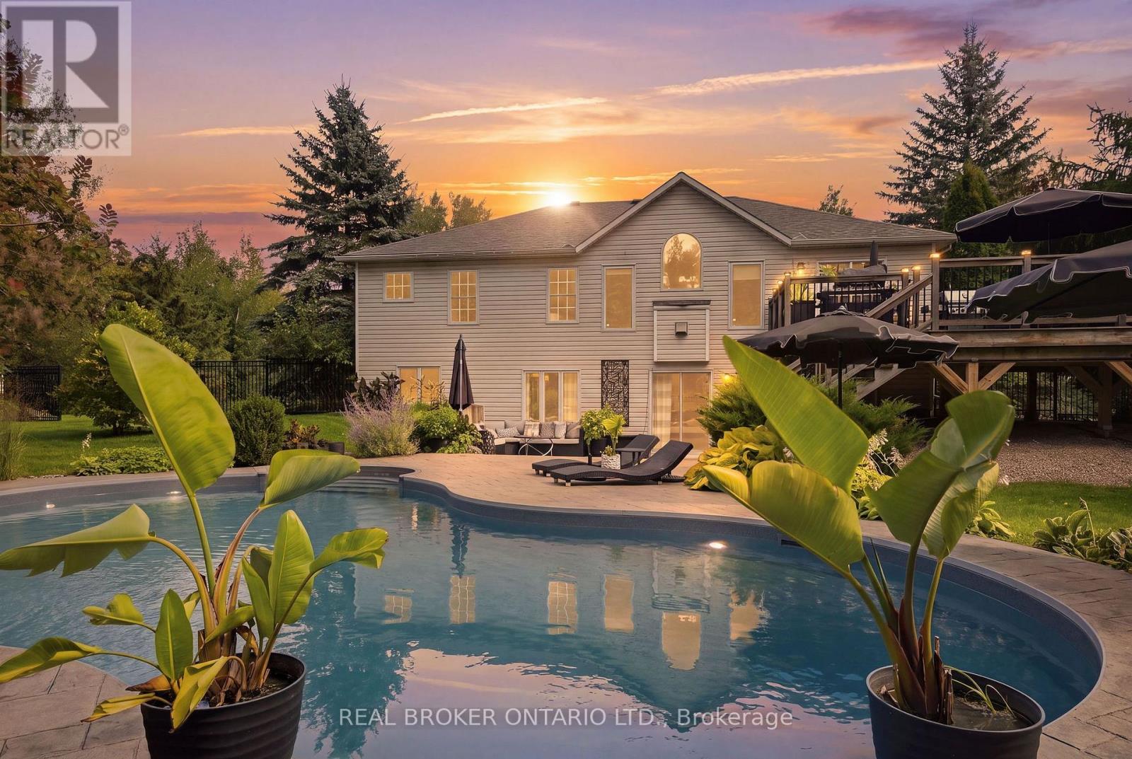 8 SAWGRASS CIRCLE