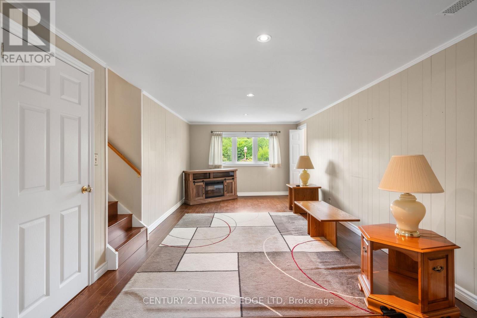1 HARDY CRESCENT