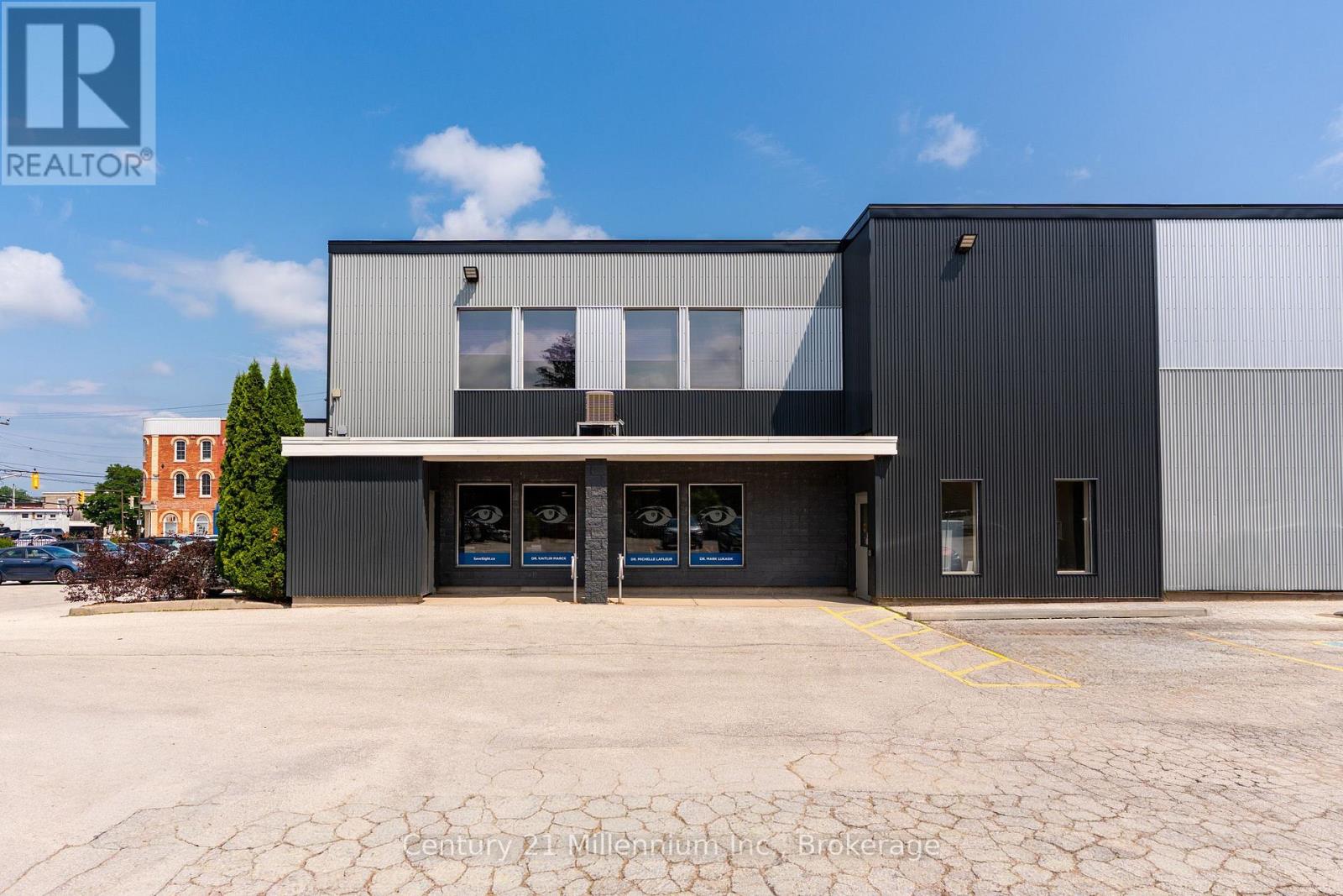 UNIT 105 - 345 8TH STREET E