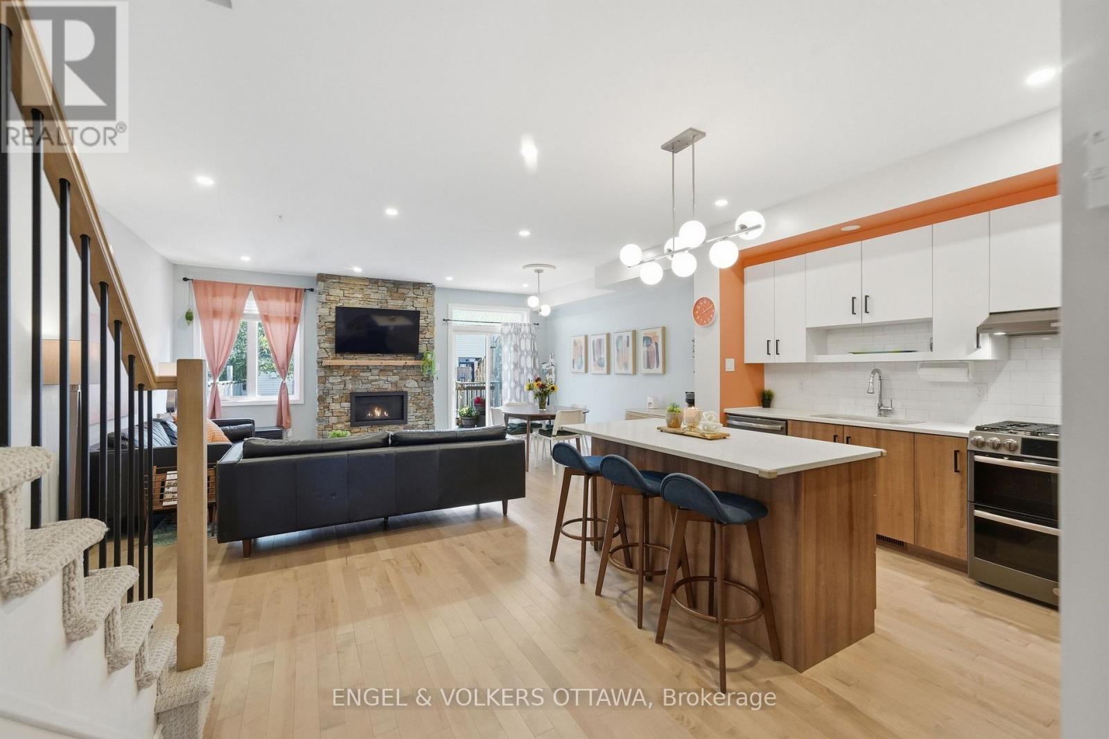 282 MUNRO STREET