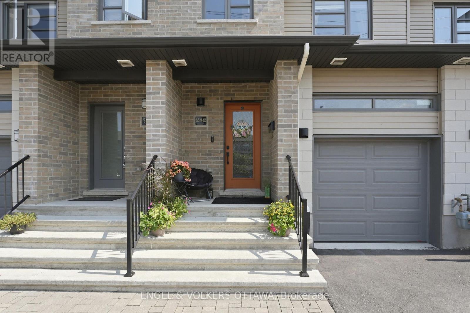 282 MUNRO STREET