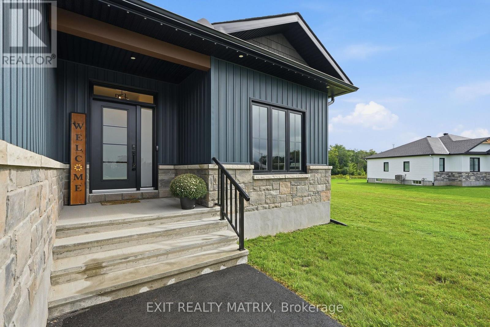 256 TRUDEAU CRESCENT - Photo 2
