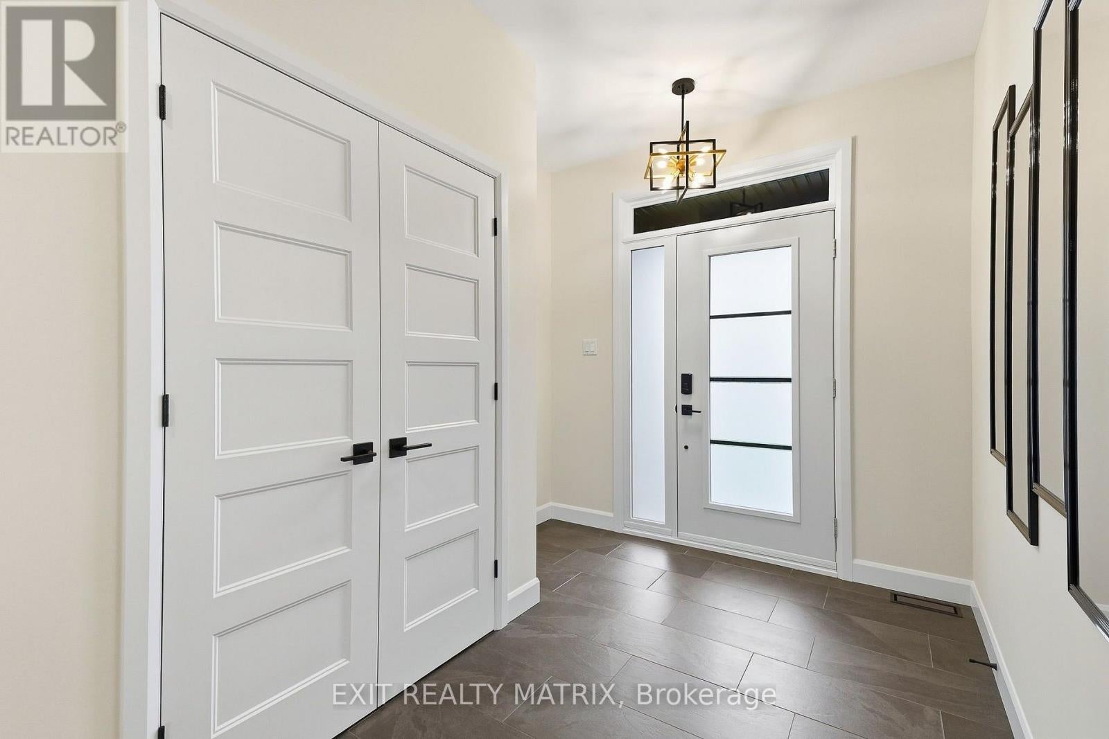 256 TRUDEAU CRESCENT - Photo 3