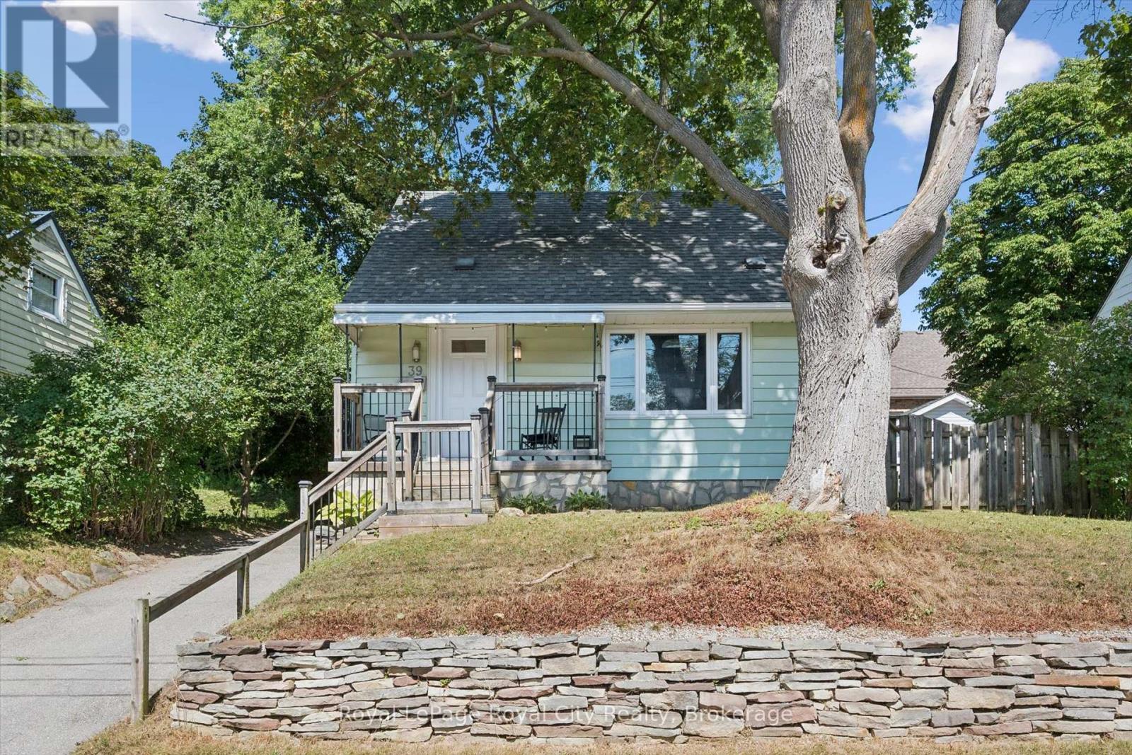 39 RIDGEWOOD AVENUE