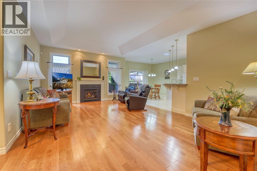 168 CONESTOGA DRIVE - Photo 3