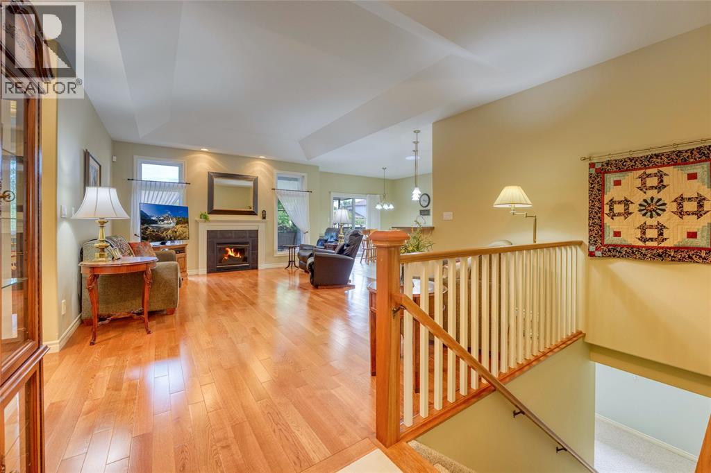 168 CONESTOGA DRIVE - Photo 2