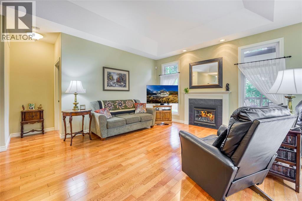 168 CONESTOGA DRIVE - Photo 4
