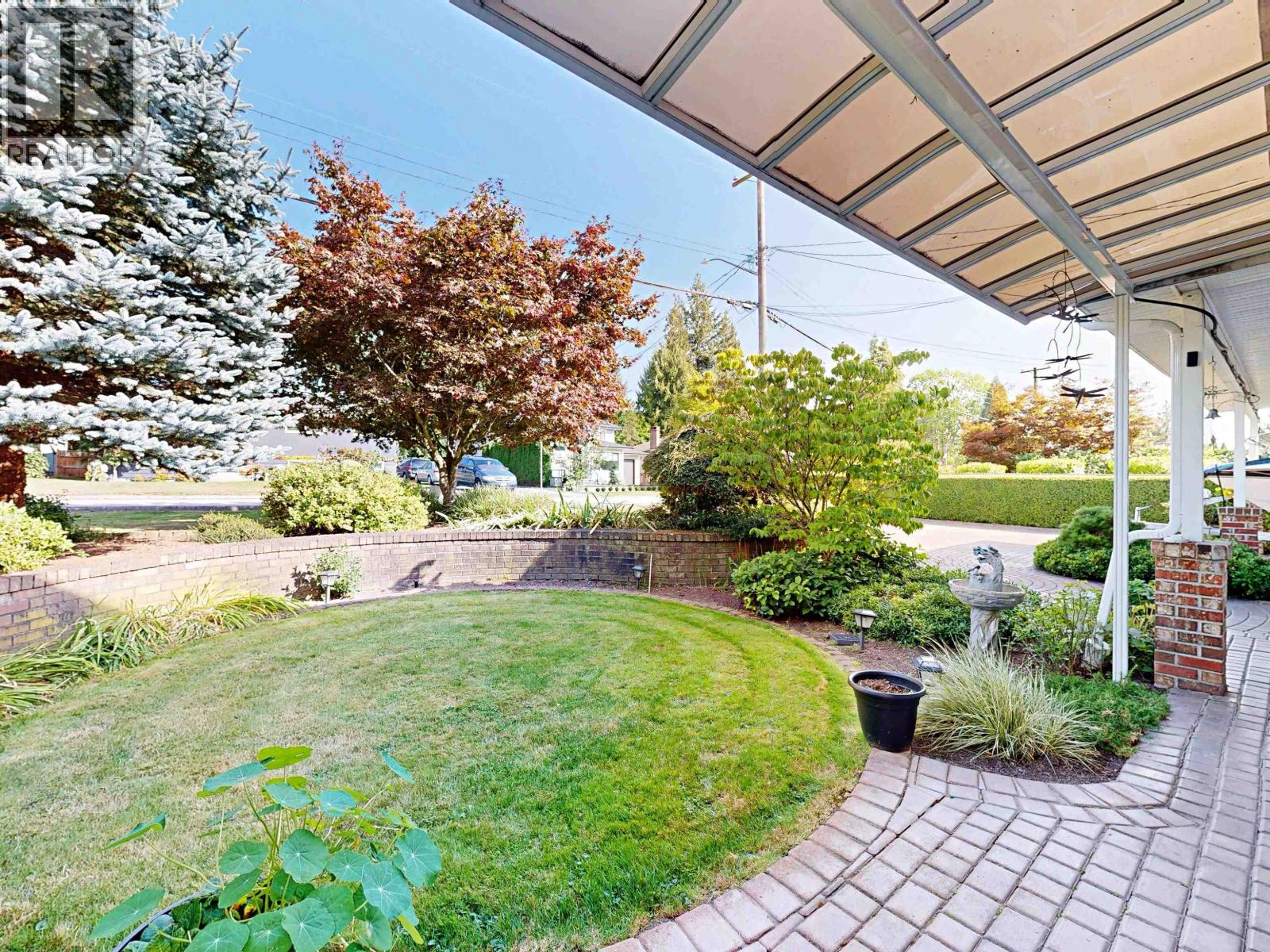 901 DUNDONALD DRIVE