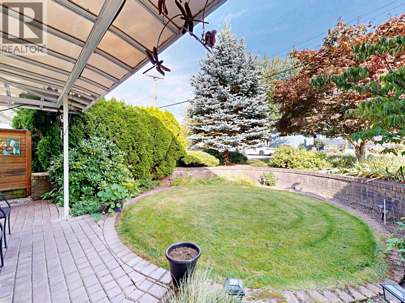 901 DUNDONALD DRIVE