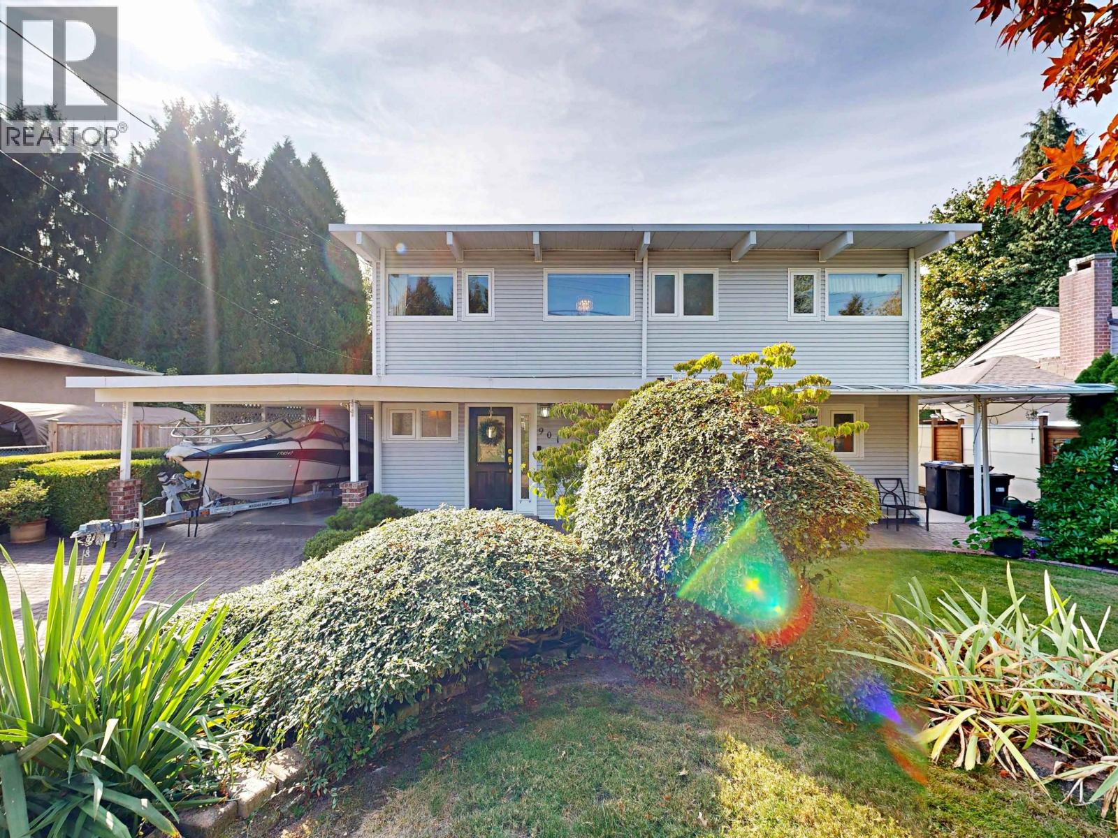 901 DUNDONALD DRIVE