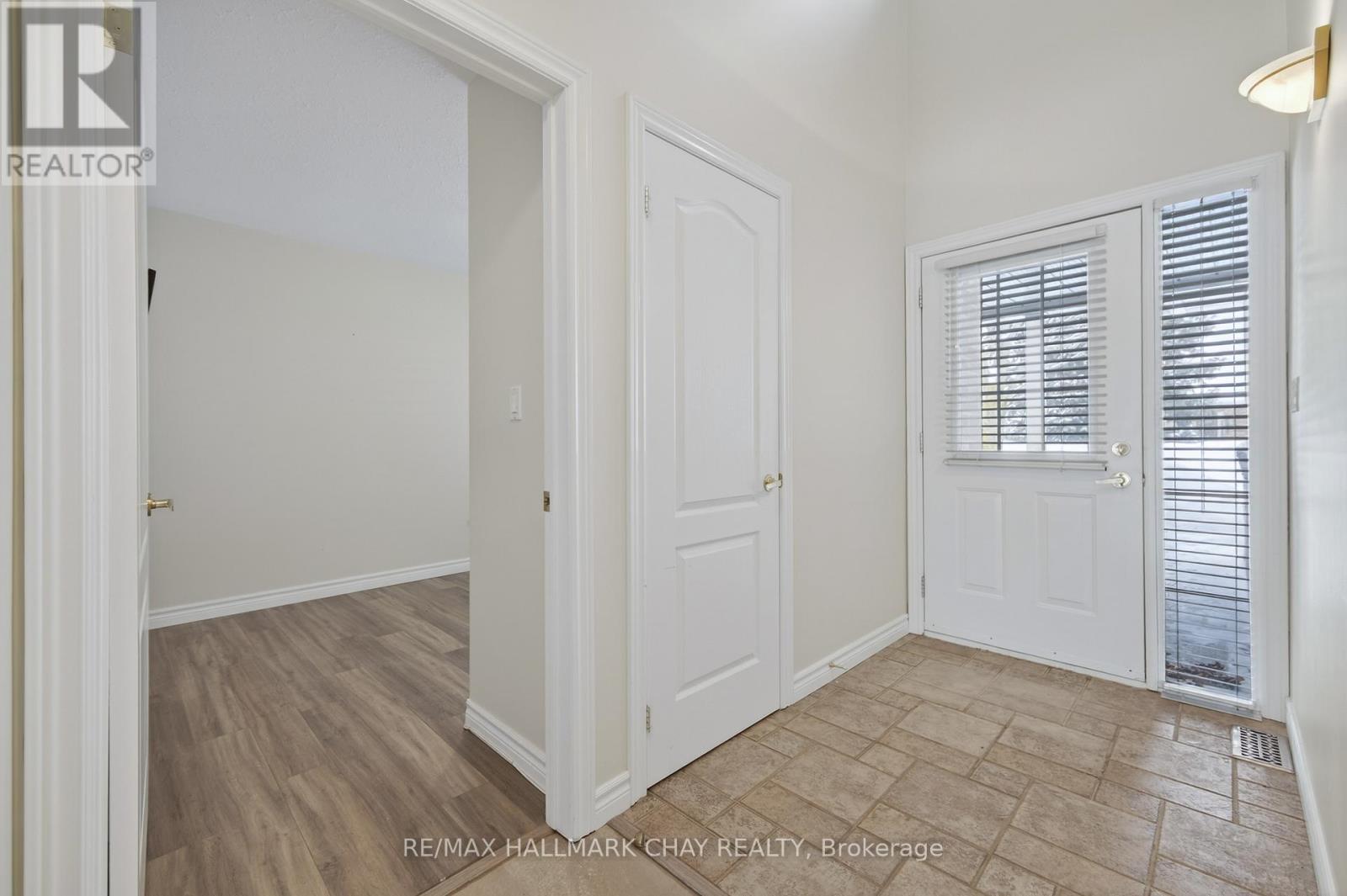 11 - 275 HURON STREET