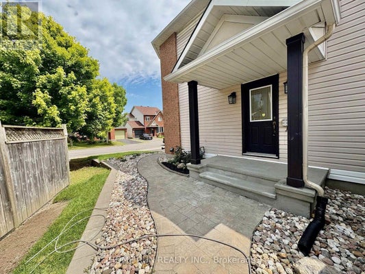 52 Collington St, Ottawa, ON 3