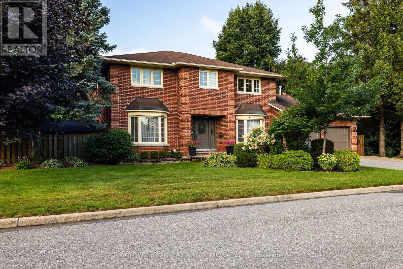 27 HAMPEL CRESCENT