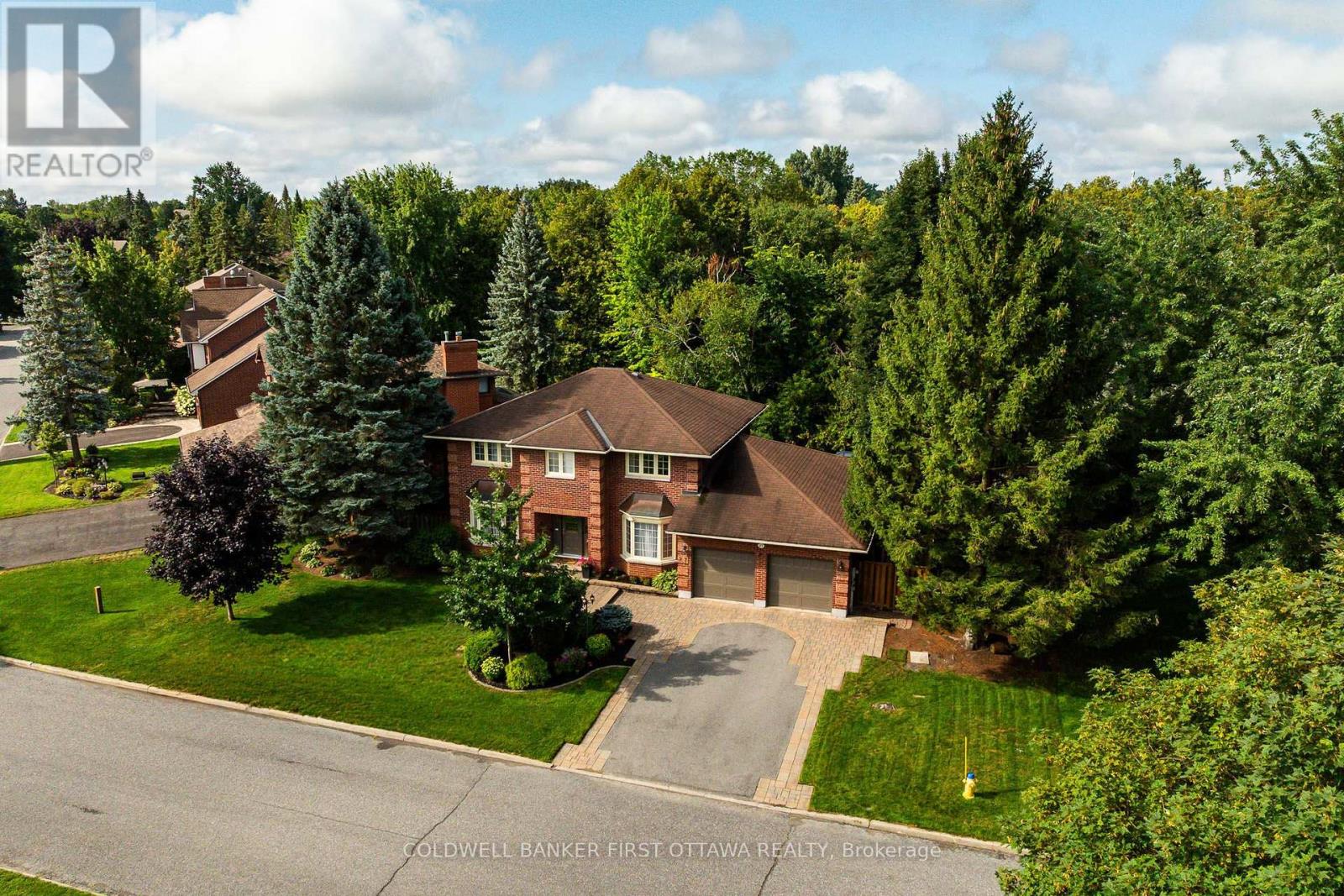 27 HAMPEL CRESCENT