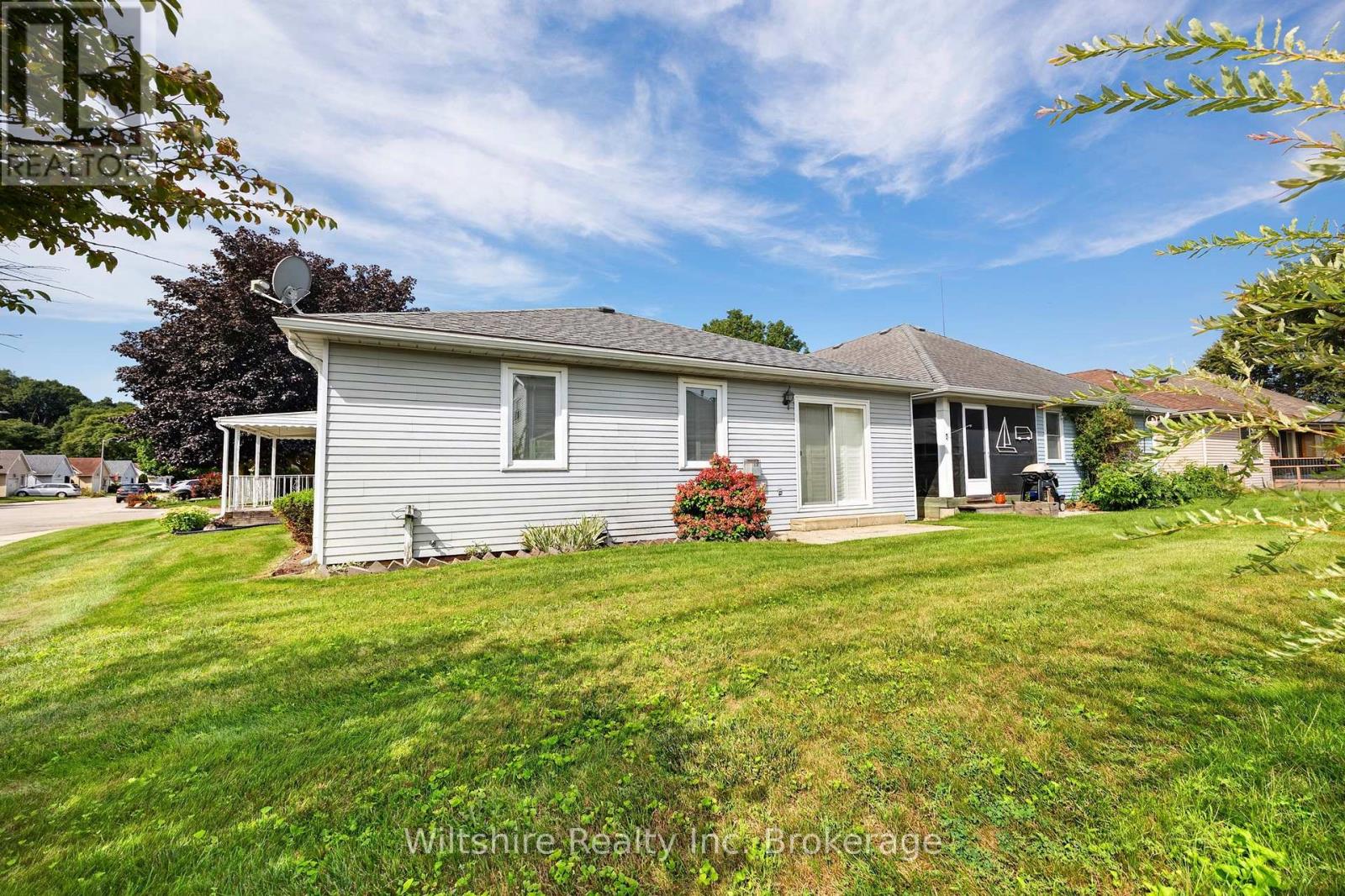 75 EDWIN CRESCENT