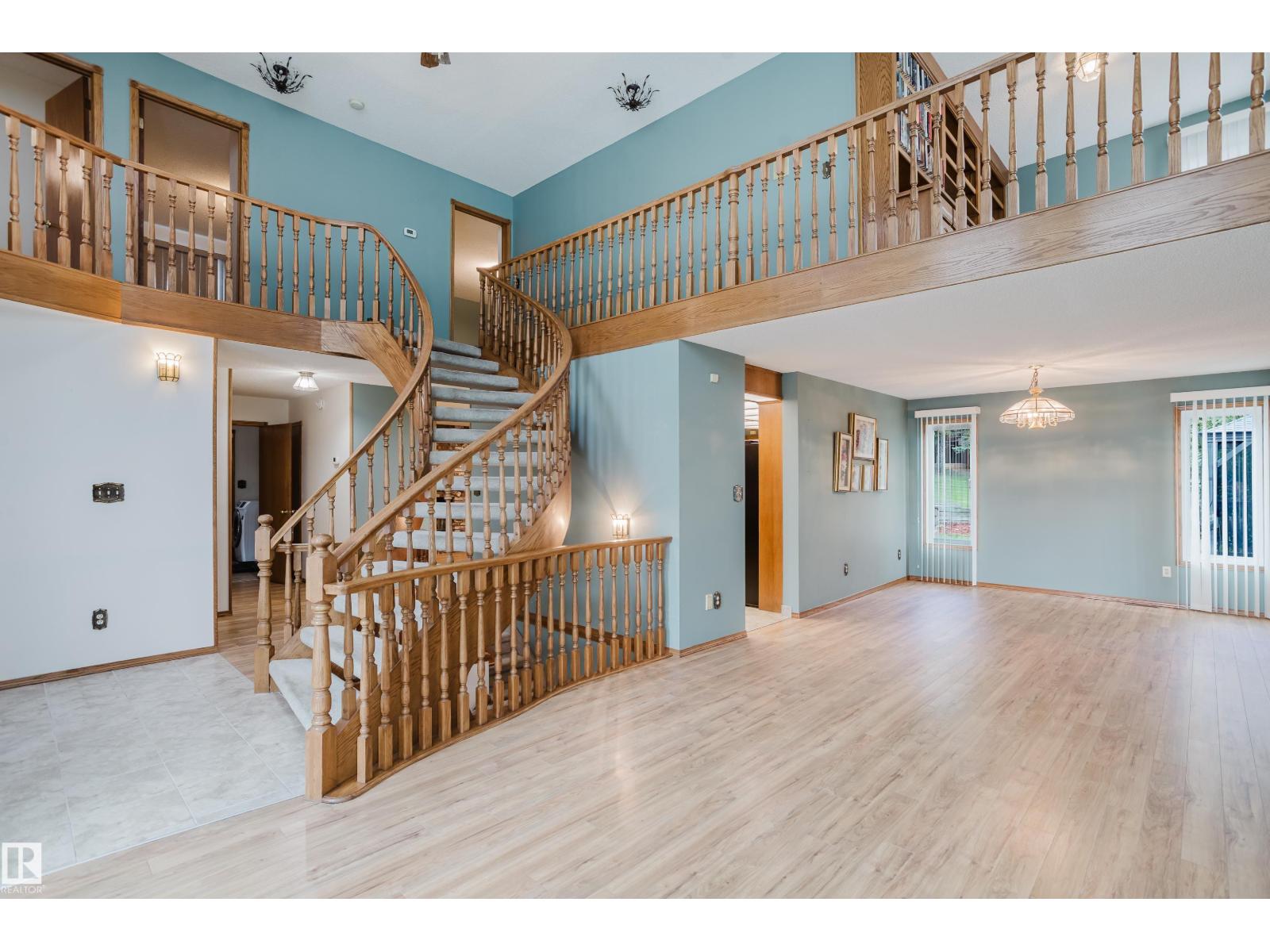 7 HILLTOP CR