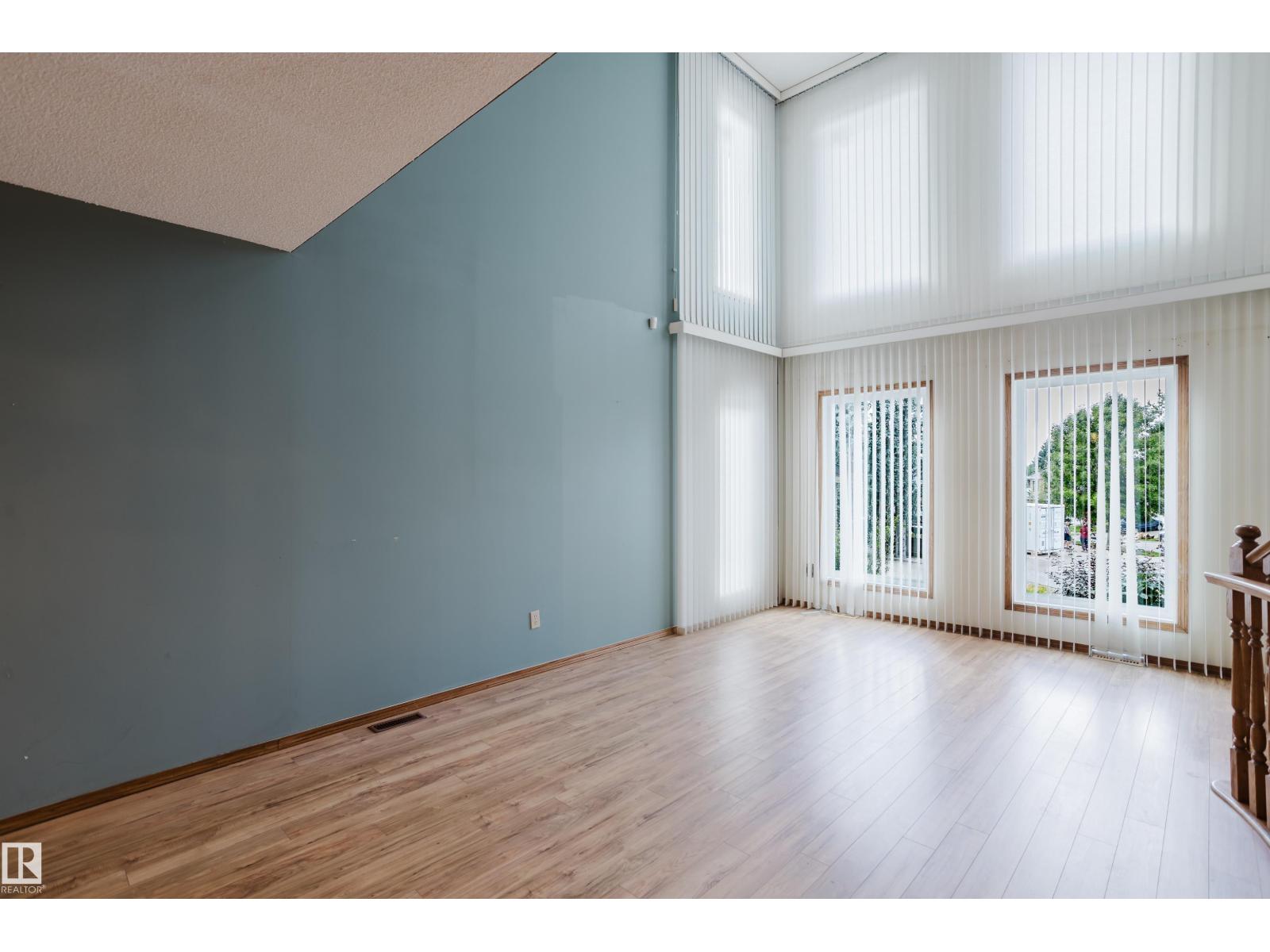7 HILLTOP CR