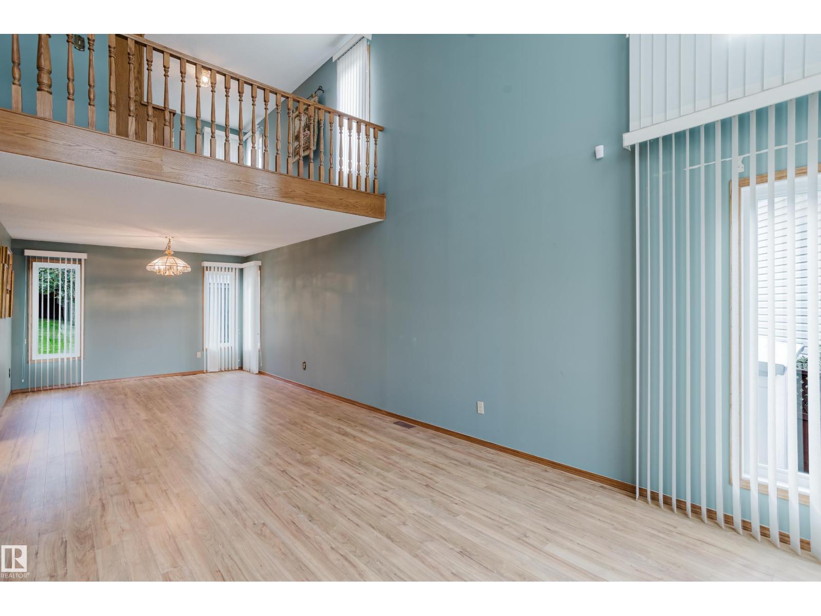7 HILLTOP CR