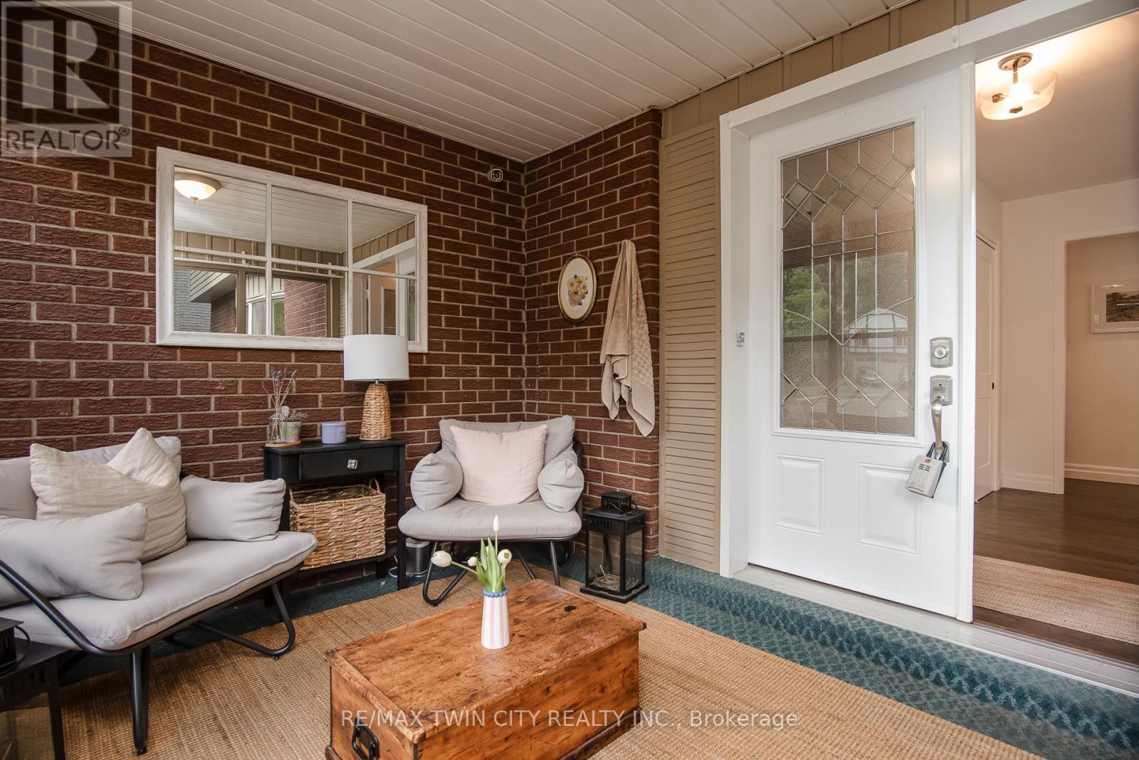 51 MURRAYHILL COURT