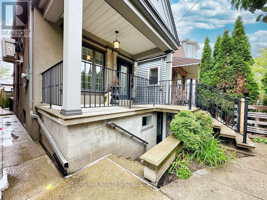 252 EARLSCOURT AVENUE