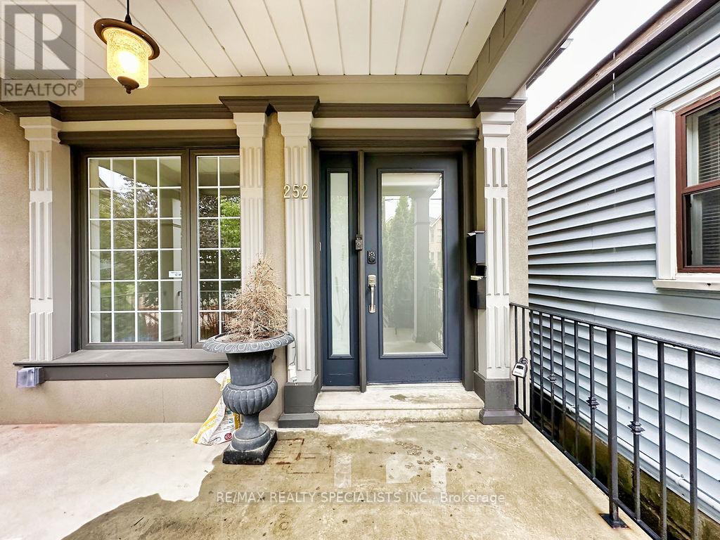 252 EARLSCOURT AVENUE