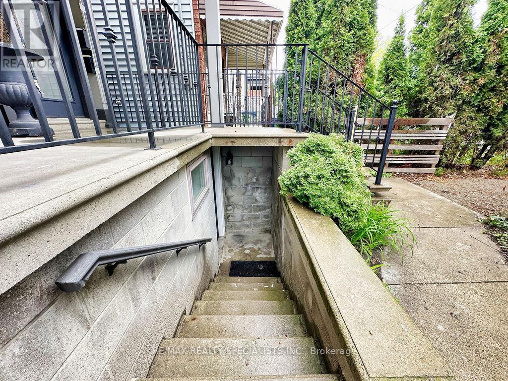 252 EARLSCOURT AVENUE