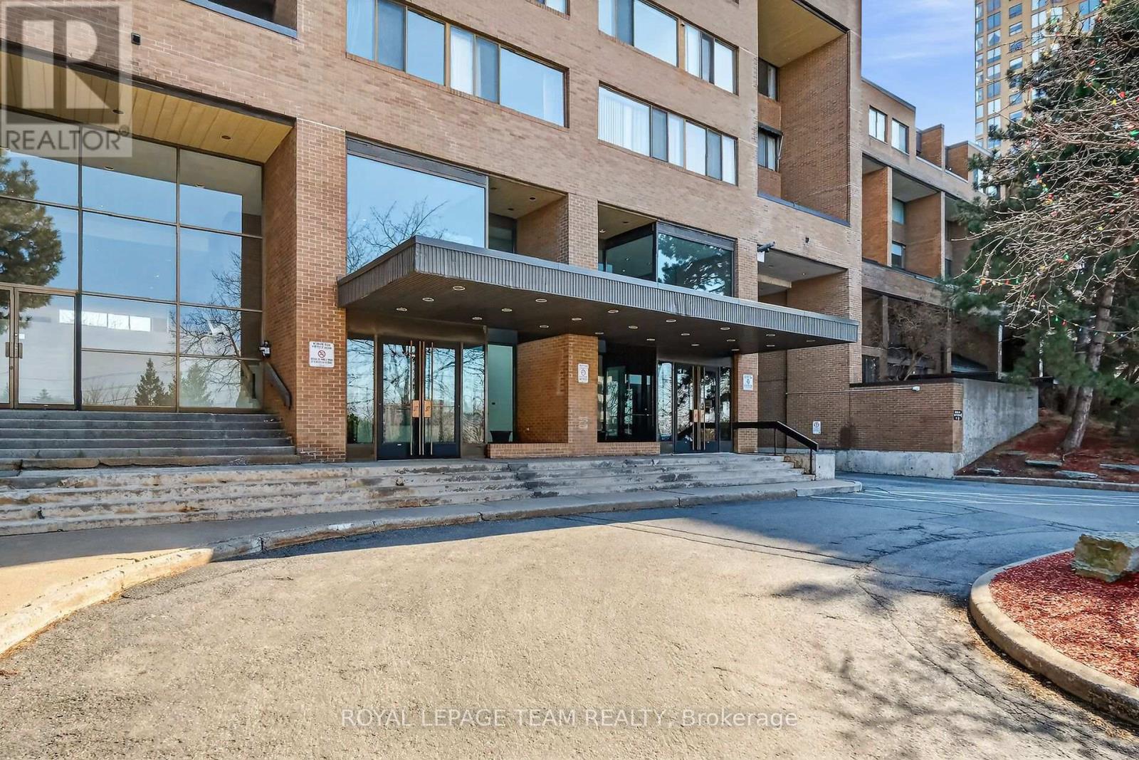 1809 - 515 ST LAURENT BOULEVARD