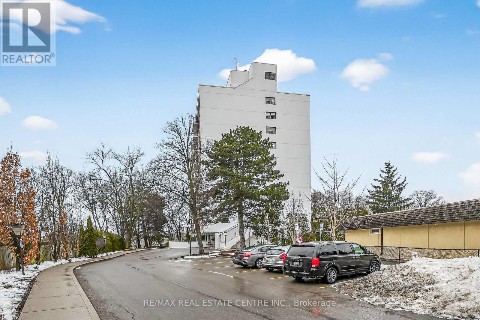 702 - 212 KERR STREET