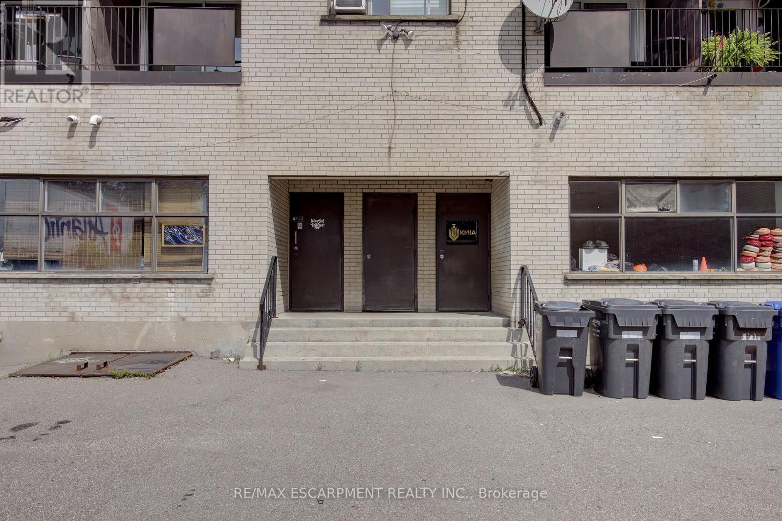 9 - 492 KERR STREET