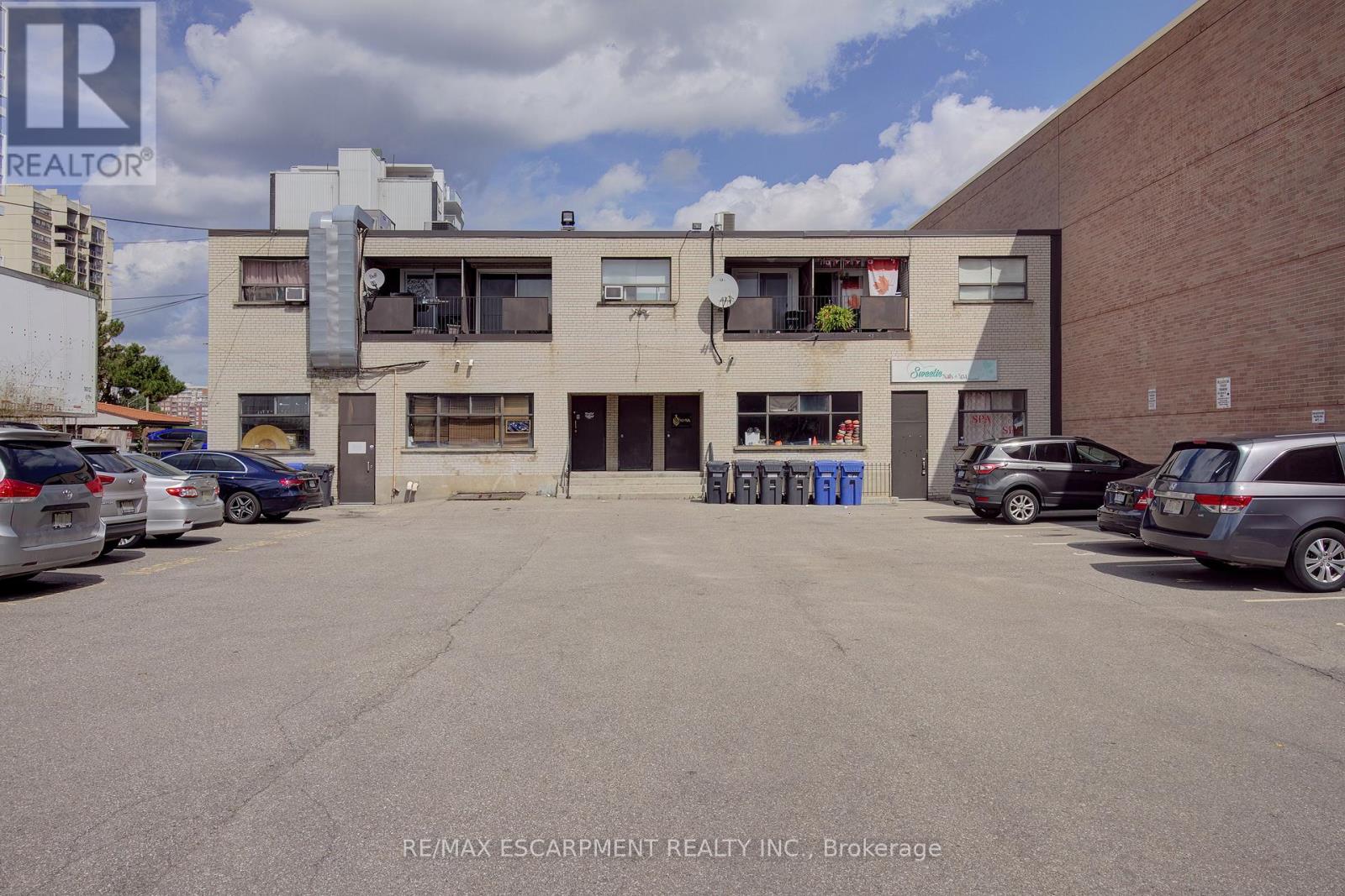 9 - 492 KERR STREET