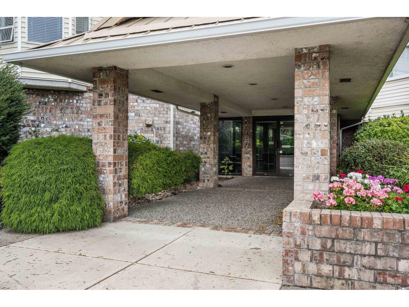 302 8725 ELM DRIVE, Chilliwack Proper South