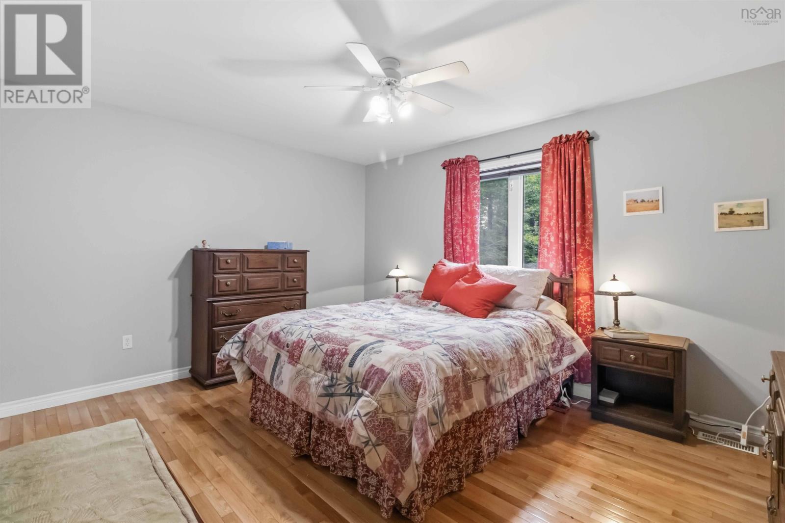 196 St. George Boulevard - Photo 4