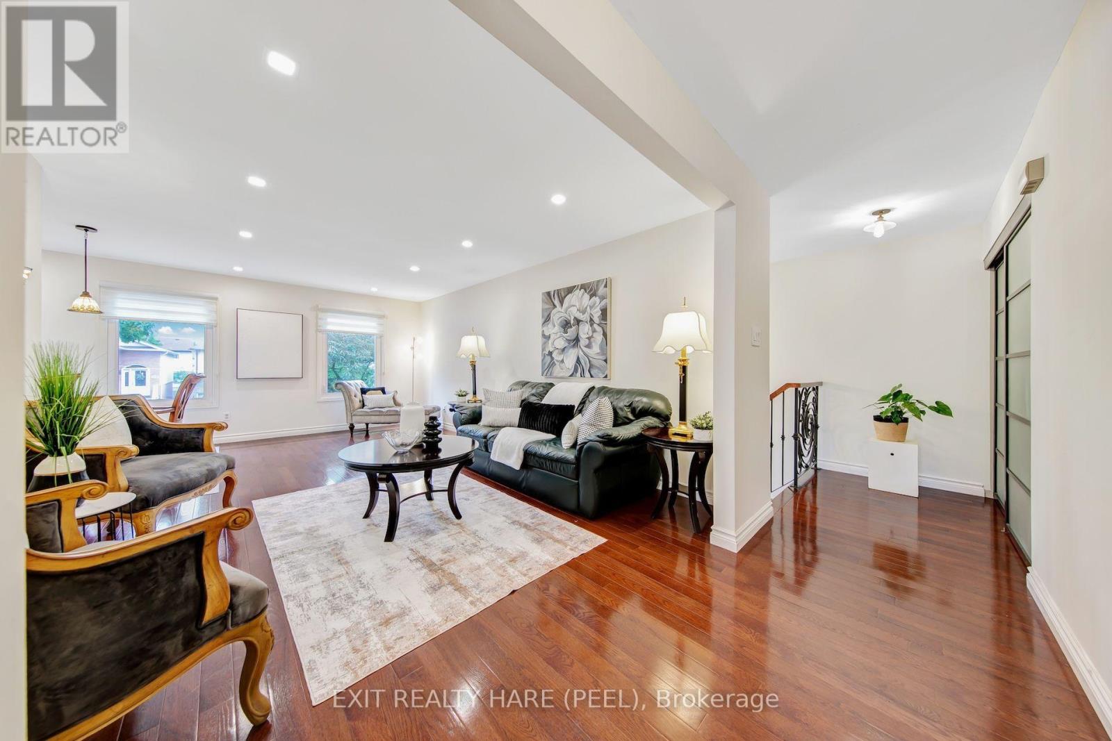 48 NANPORT STREET - Photo 4