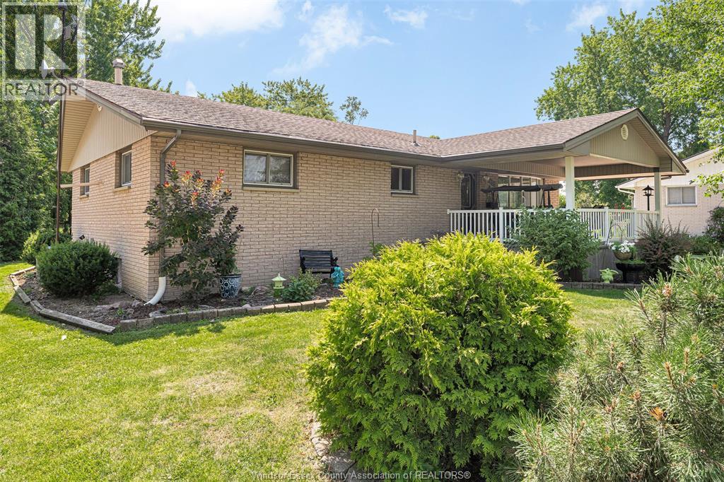 316 EAST RUSCOM RIVER ROAD