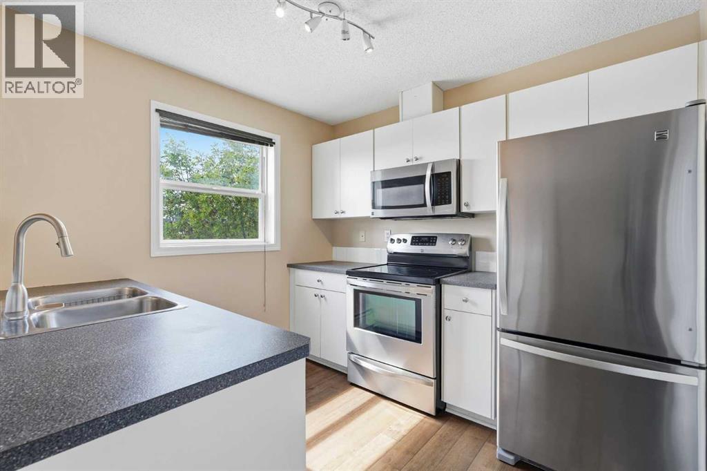 221, 290 Shawville Way SE