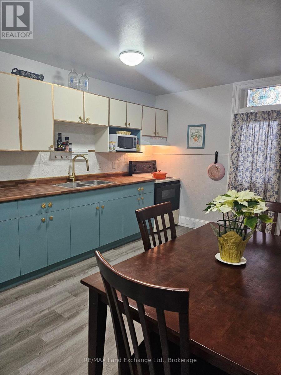 12 CLINTON STREET S
